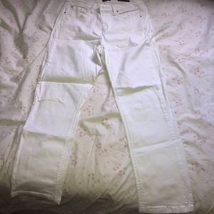 White Lexington Chuffed Capri Signature Jones NY!